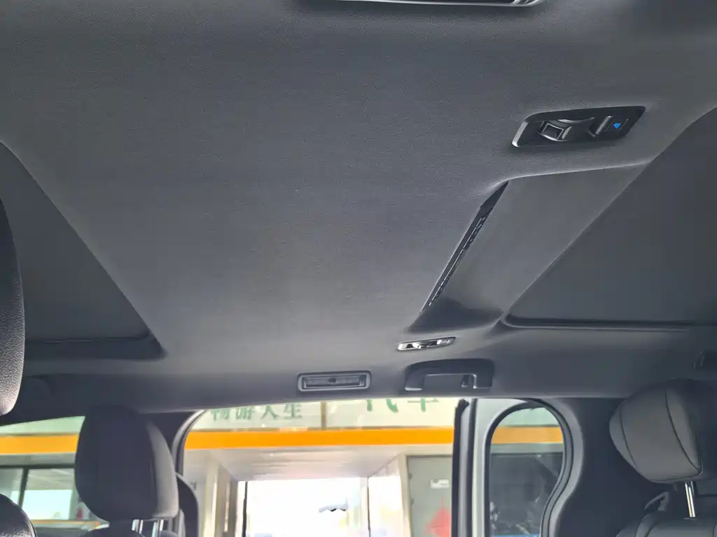 Toyota Sienna — миниатюра 17