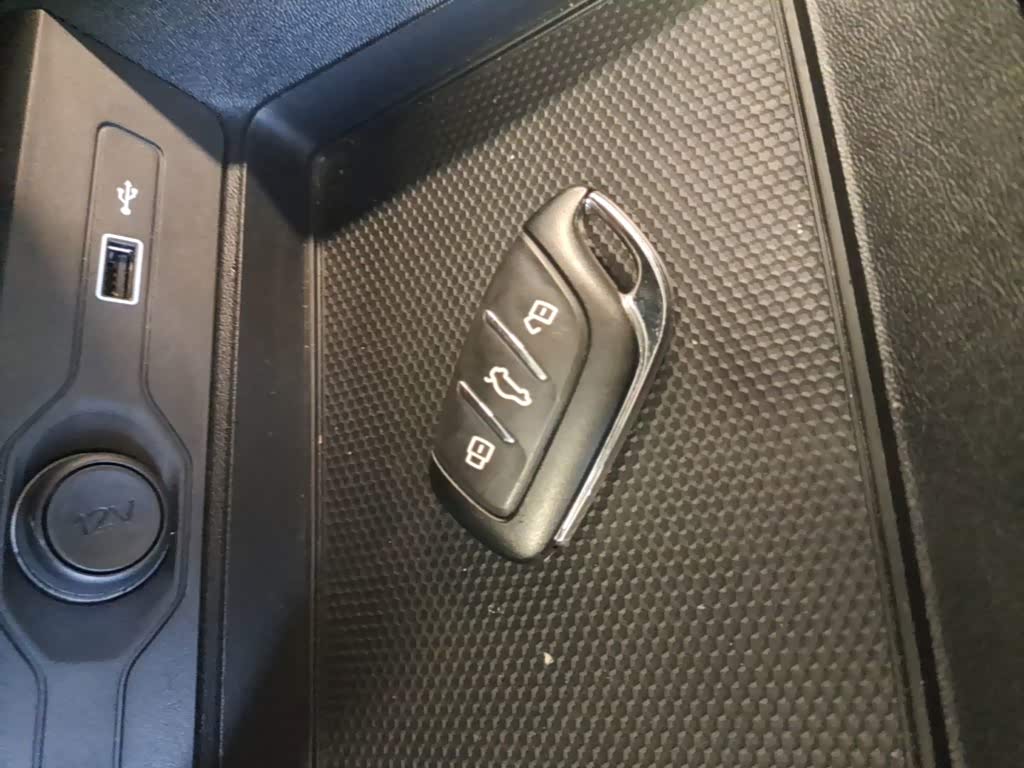 MG MG5 1.5 л 2023 г. Серебристо-серый, пробег 16600 км