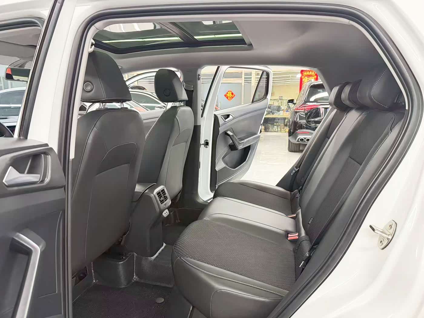 Volkswagen Tanying 1.5 л 2023 г. Белый, пробег 40000 км