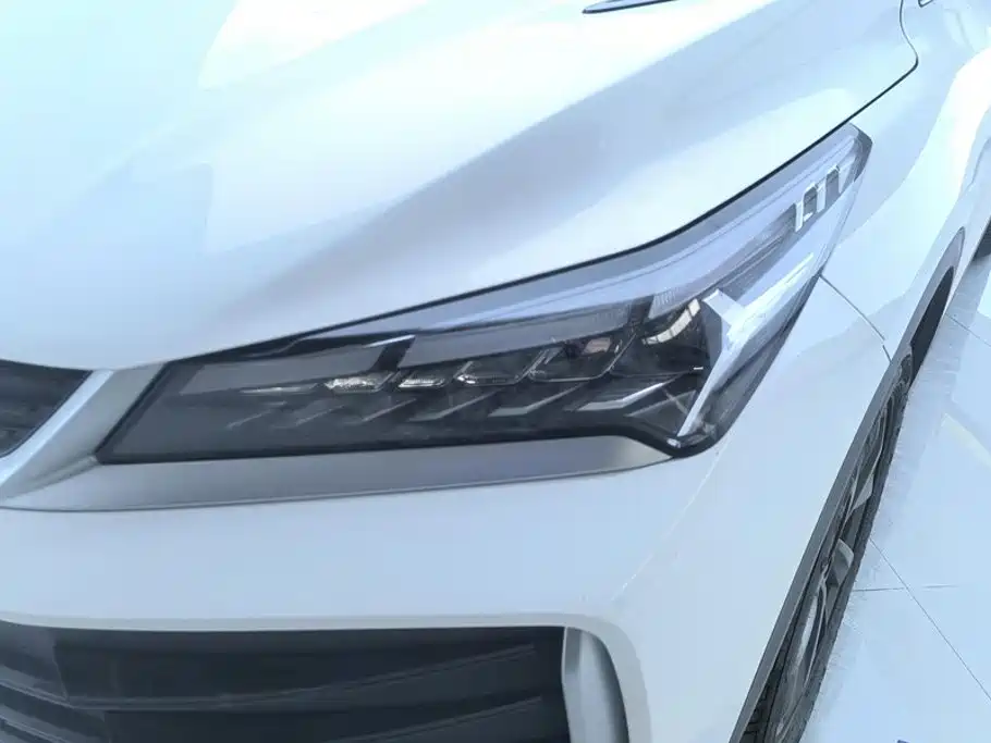 Geely Binyue — миниатюра 5