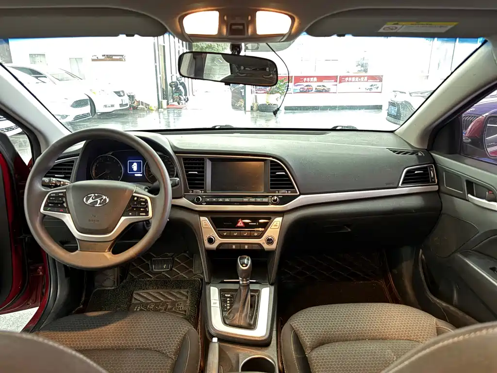 Hyundai Elantra — миниатюра 9