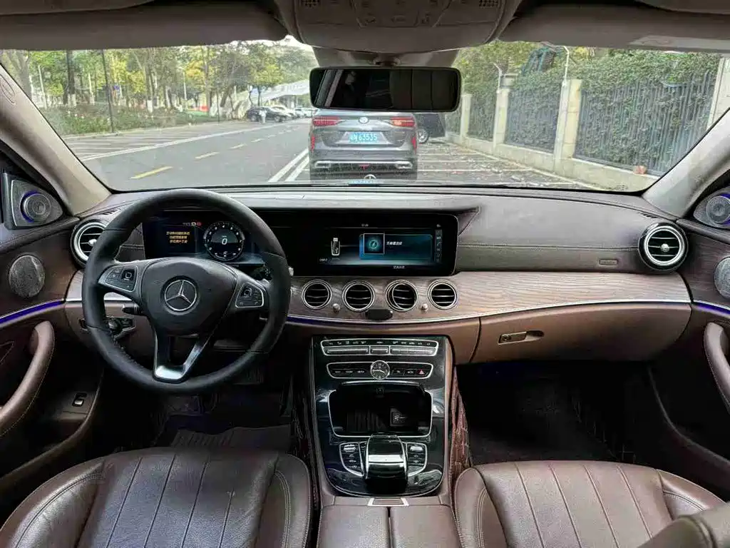 MERCEDES-BENZ E CLASS