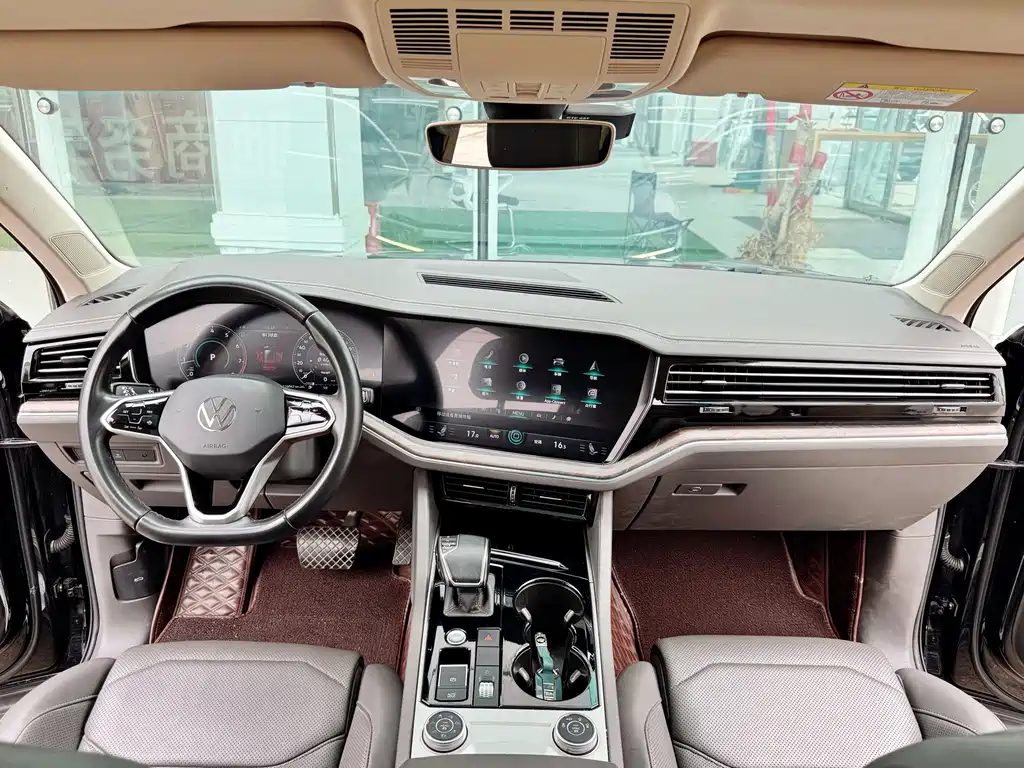 Volkswagen Touareg — миниатюра 12