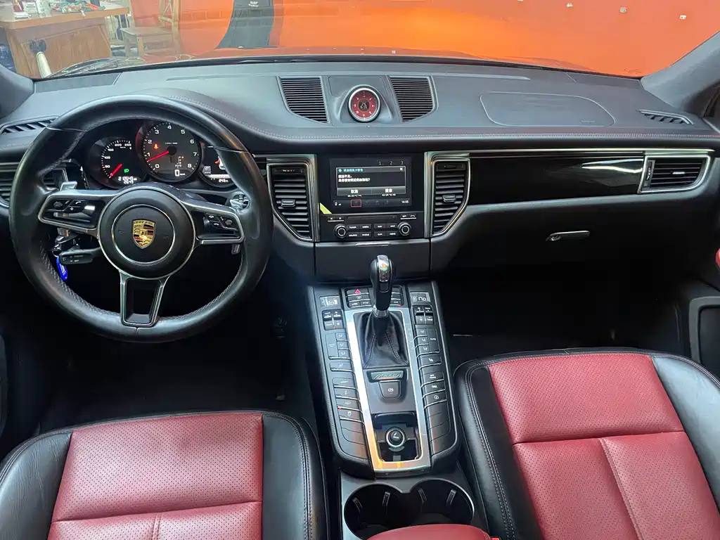 Porsche Macan — миниатюра 14