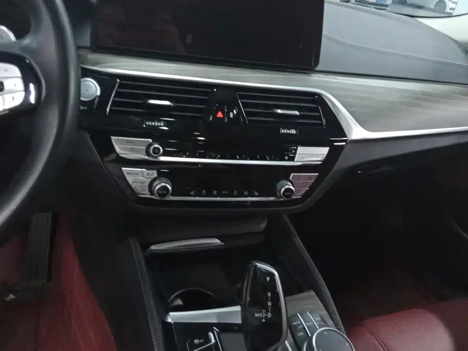 BMW 5 Series — миниатюра 16