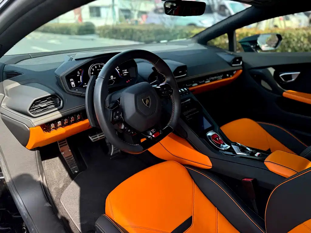 LAMBORGHINI HURACÁN