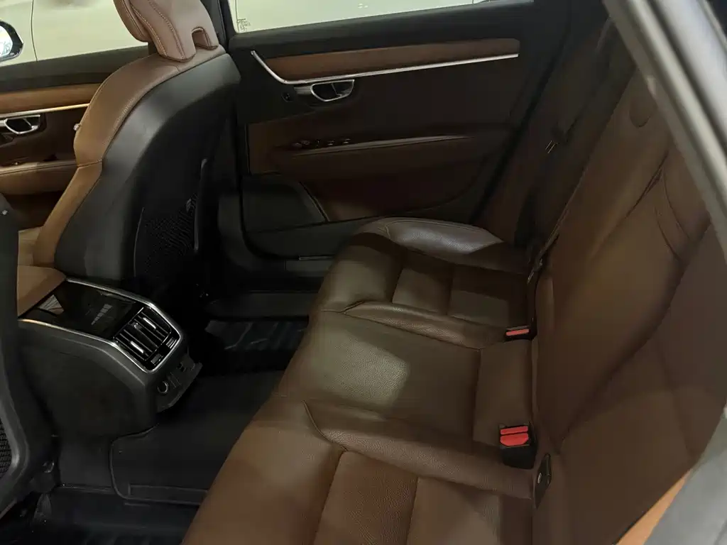 Volvo S90 — миниатюра 6