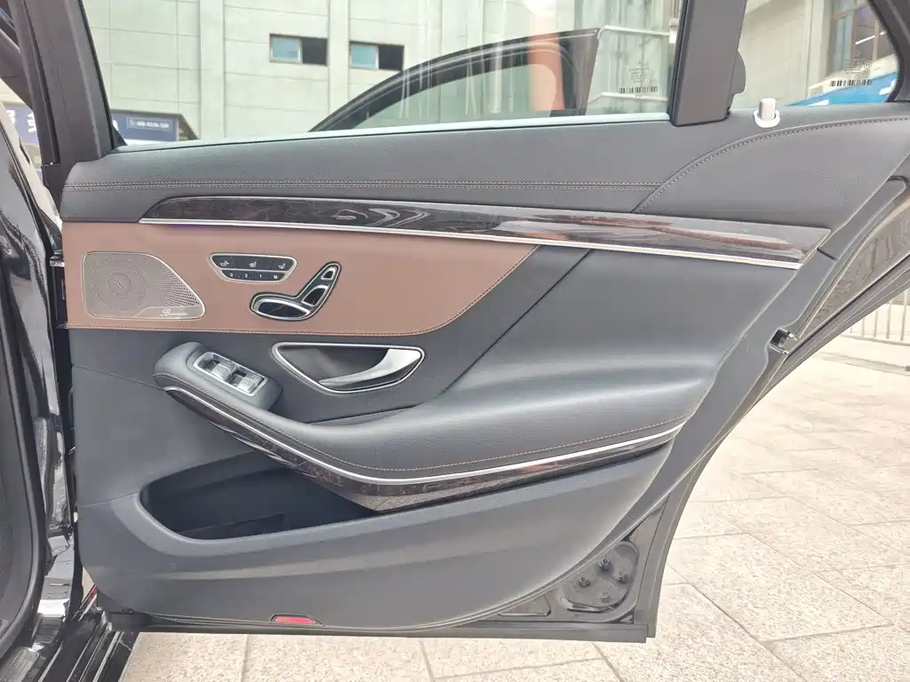 Mercedes-Benz S-Class — миниатюра 17
