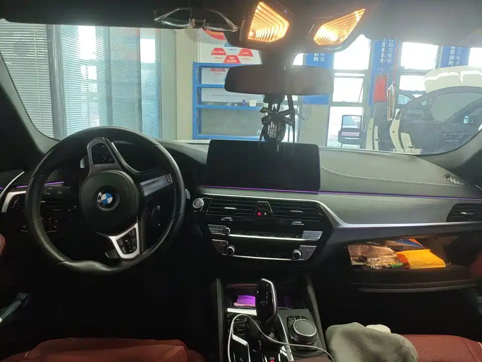 BMW 5 Series — миниатюра 4