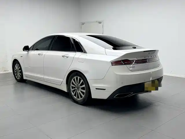Lincoln MKZ — миниатюра 4