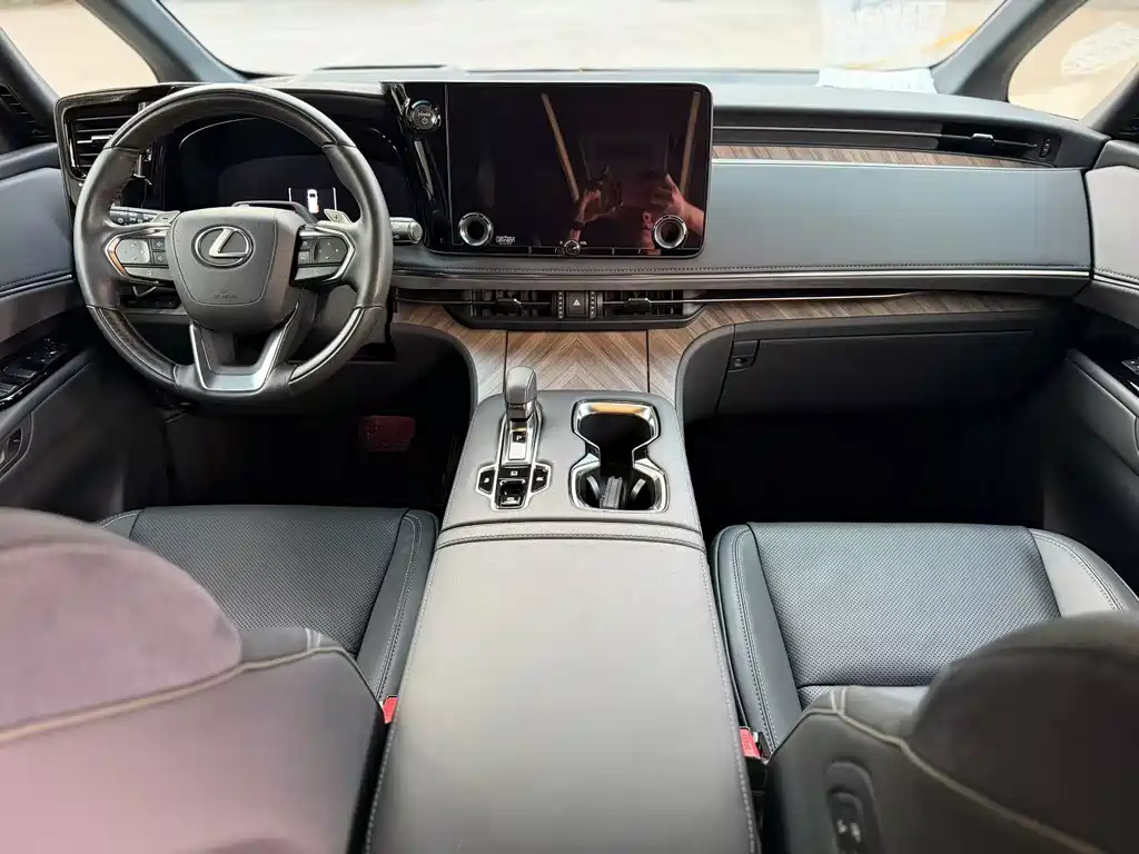 Lexus LM — миниатюра 7