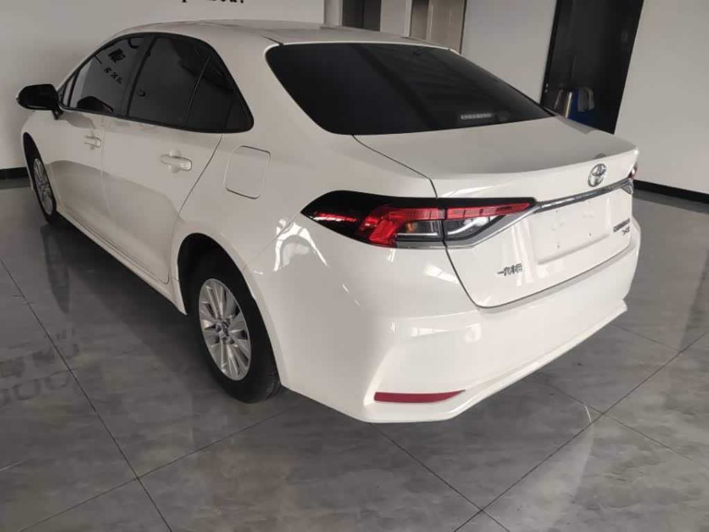 Toyota Corolla 1.2 л 2023 г. Белый, пробег 20000 км
