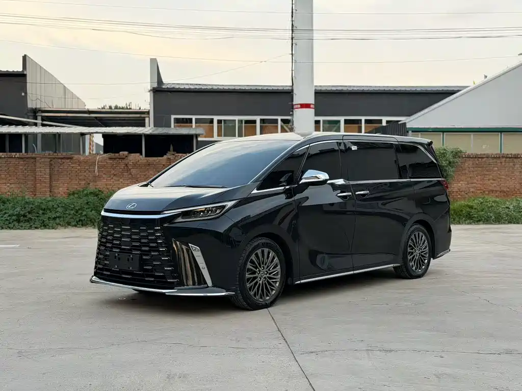 Lexus LM
