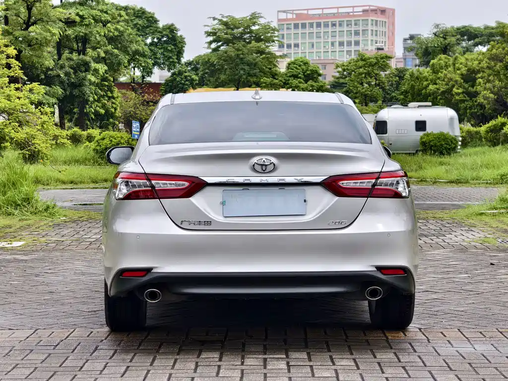 Toyota Camry — миниатюра 11