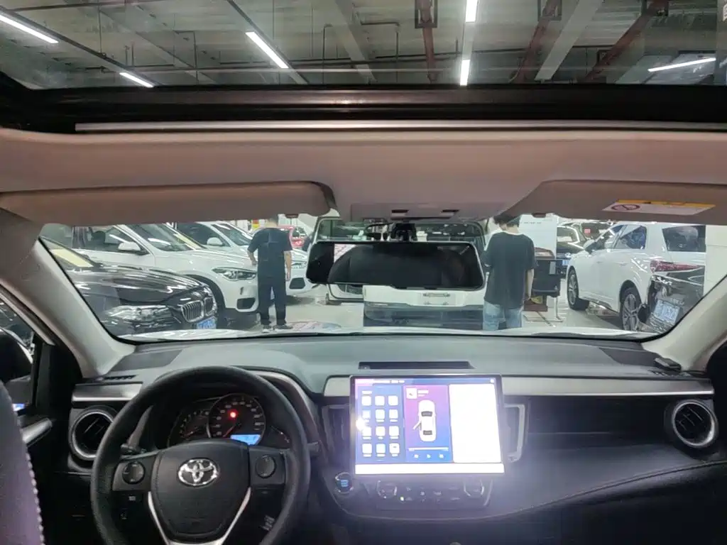 Toyota RAV4 — миниатюра 18