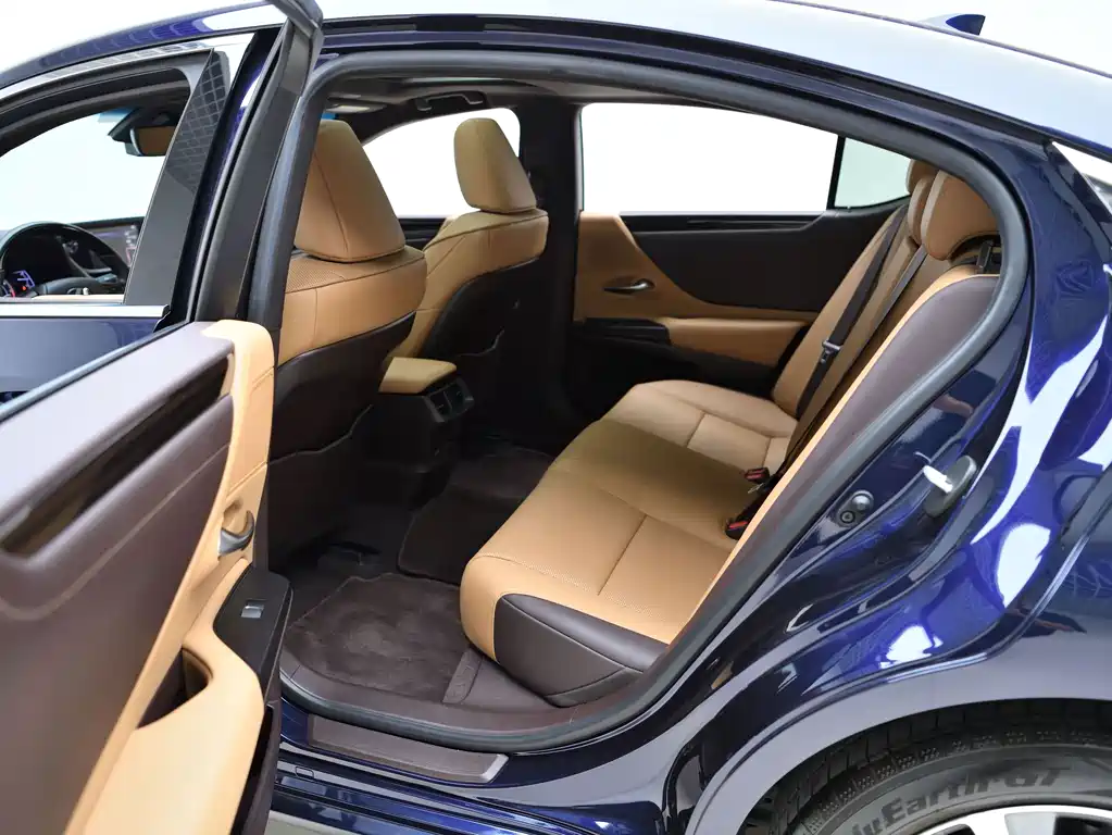 Lexus ES — миниатюра 12