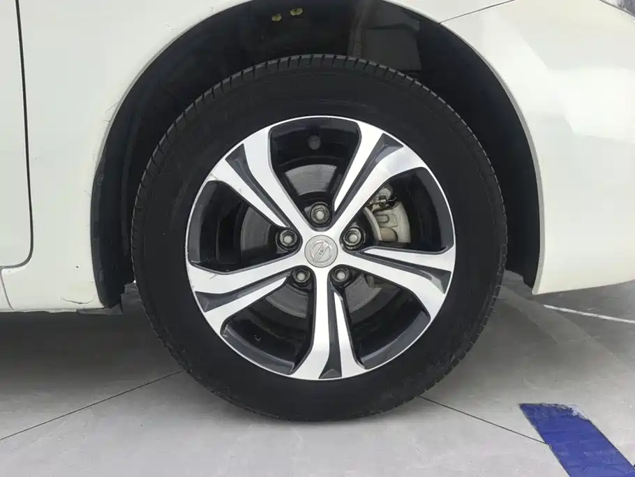 Nissan Tiida — миниатюра 6