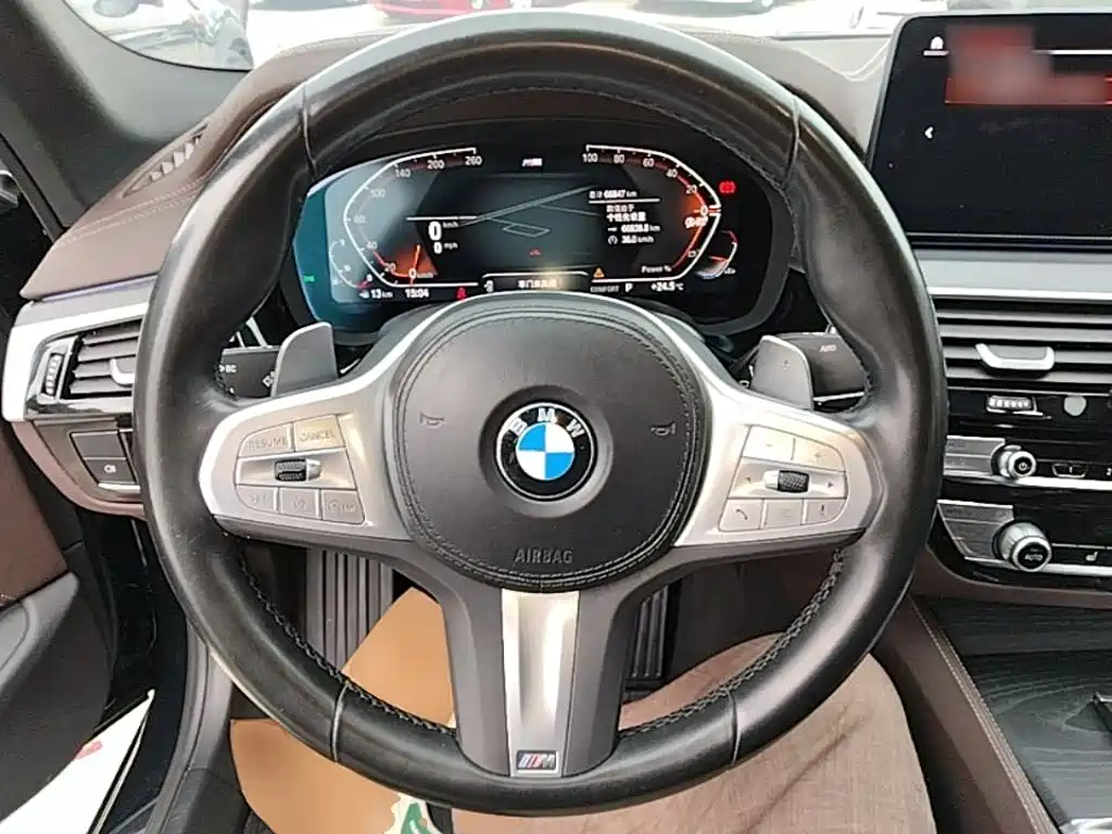 BMW 5 Series — миниатюра 11