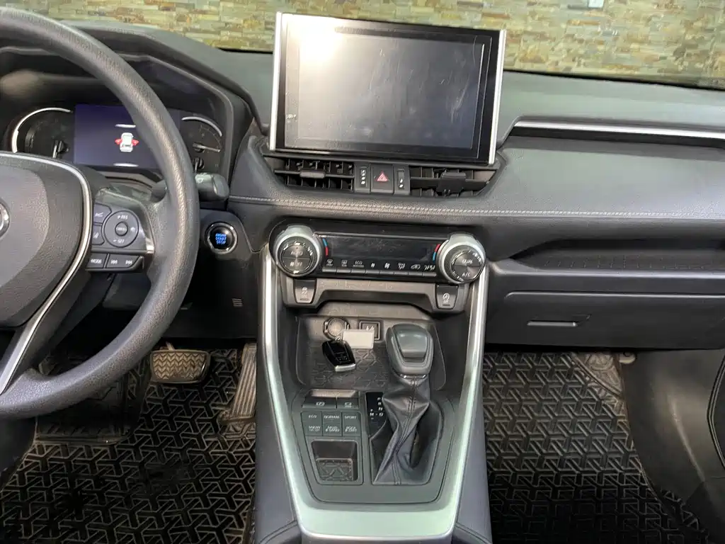 Toyota RAV4 — миниатюра 10