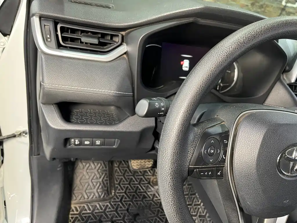 Toyota RAV4 — миниатюра 7