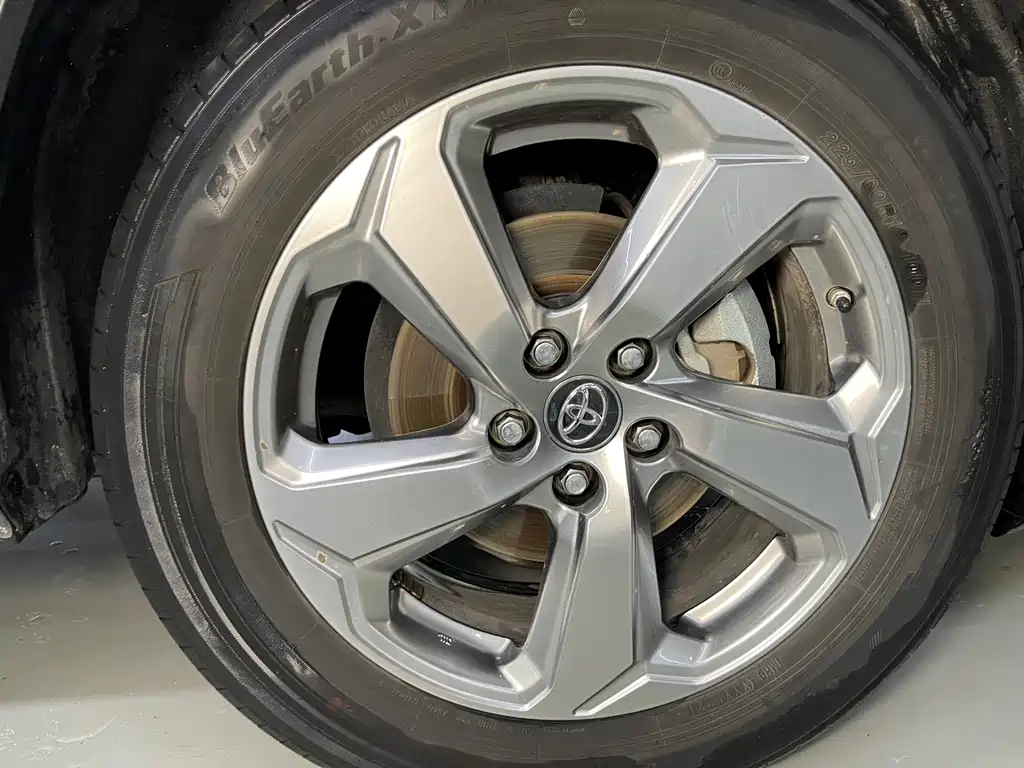 Toyota RAV4 — миниатюра 15