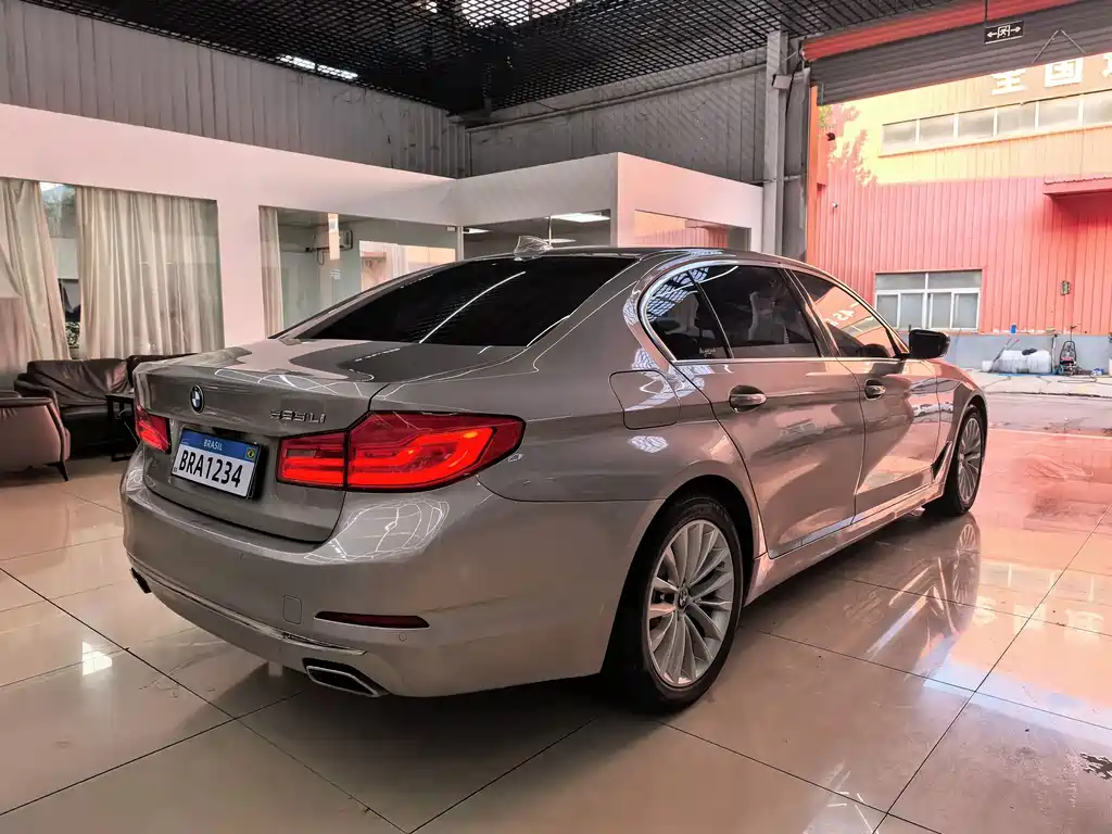 BMW 5 Series — миниатюра 6