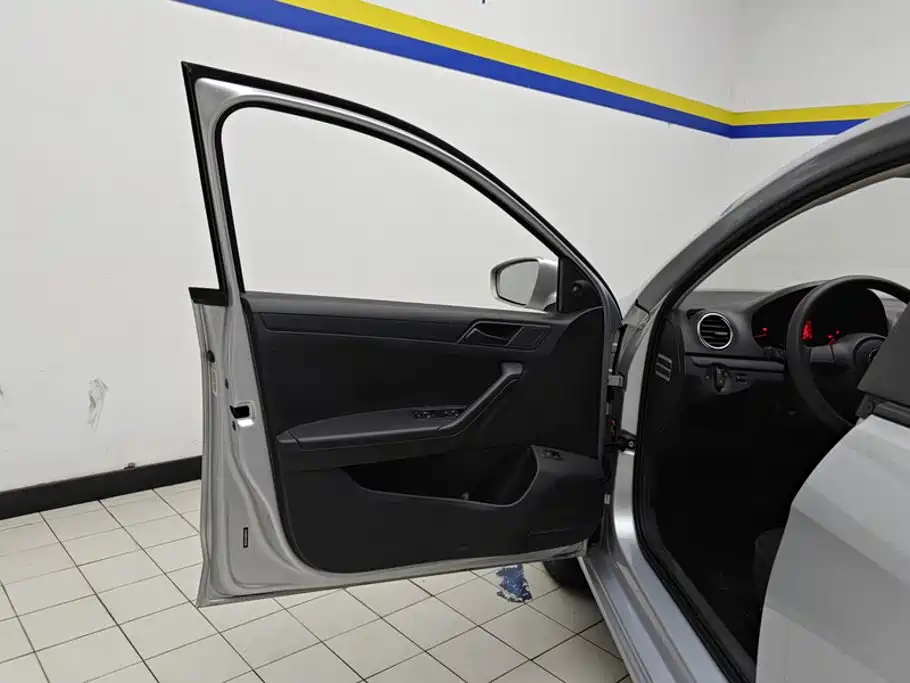 Volkswagen Jetta — миниатюра 7