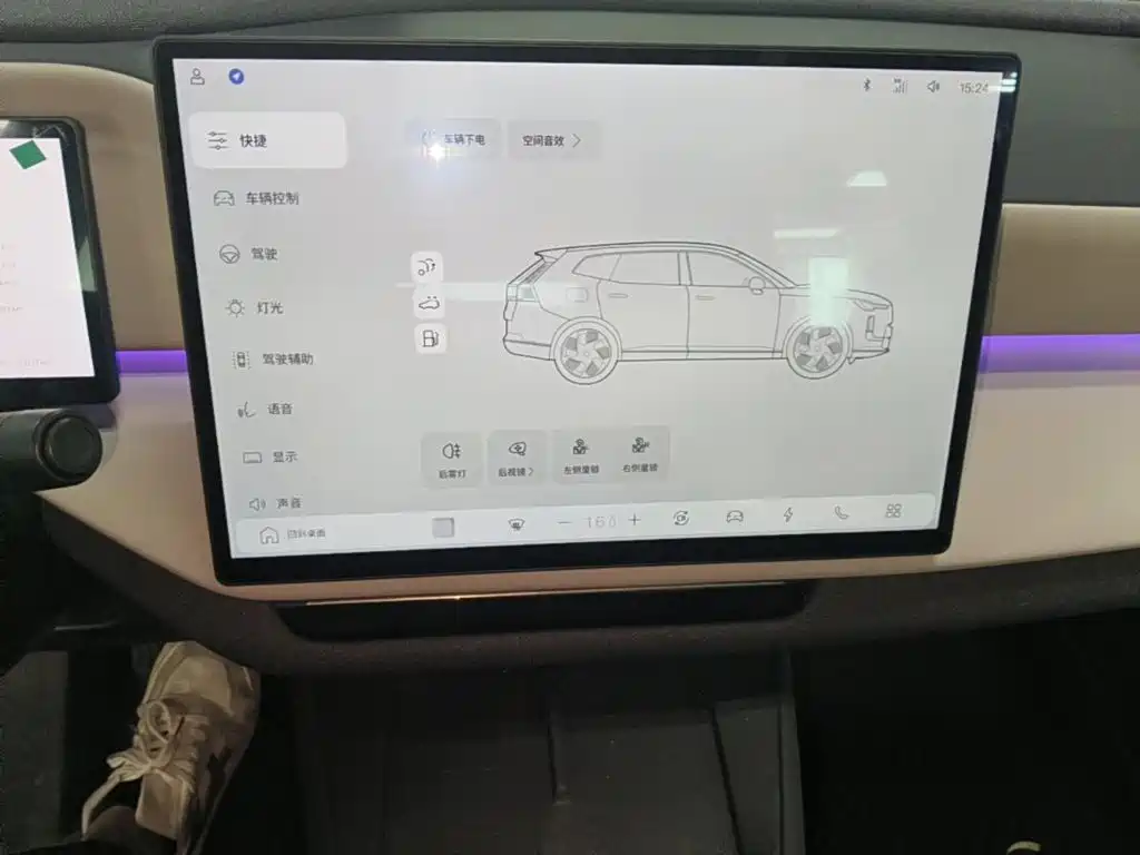 Volvo XC70 PHEV — миниатюра 13
