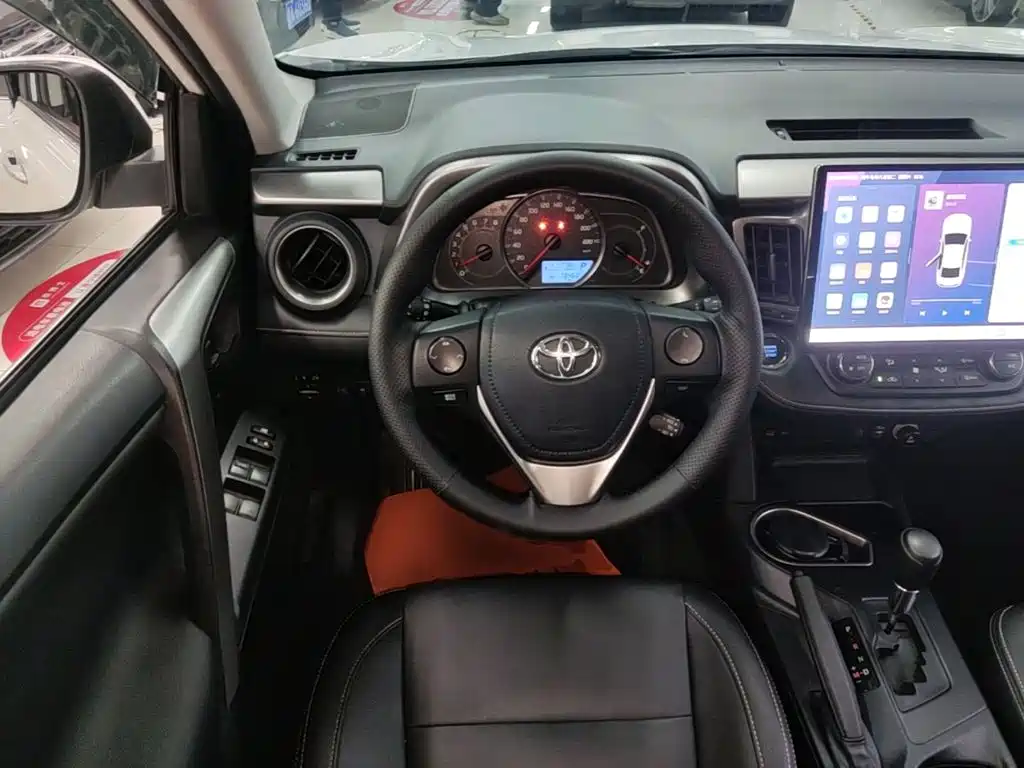 Toyota RAV4 — миниатюра 11