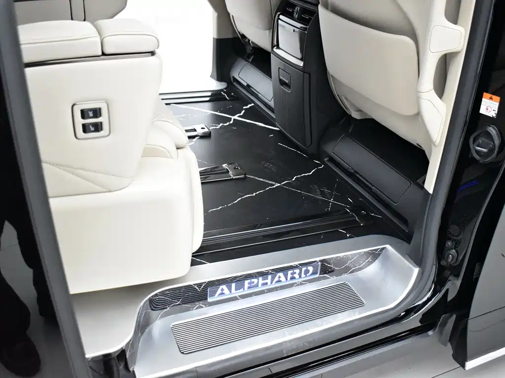 Toyota Alphard — миниатюра 22