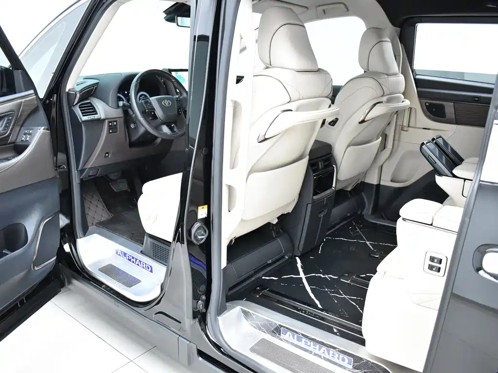 Toyota Alphard — миниатюра 23