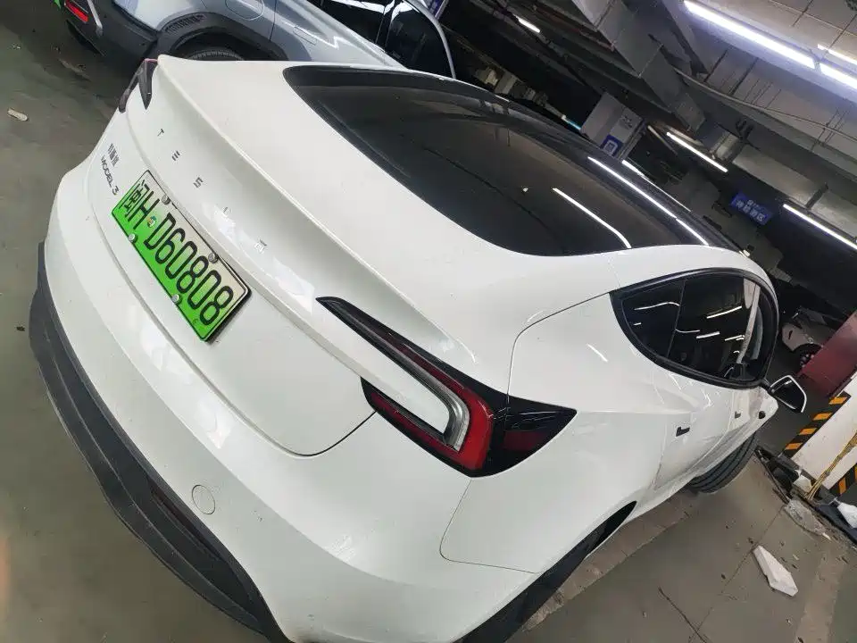 Tesla Model 3 — миниатюра 10