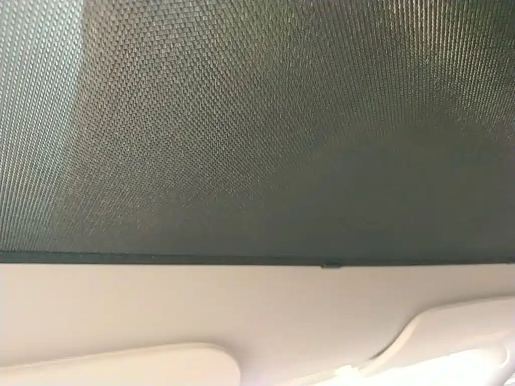 Tesla Model Y — миниатюра 18