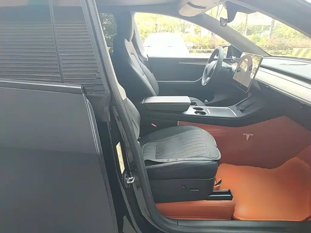 Tesla Model Y — миниатюра 25