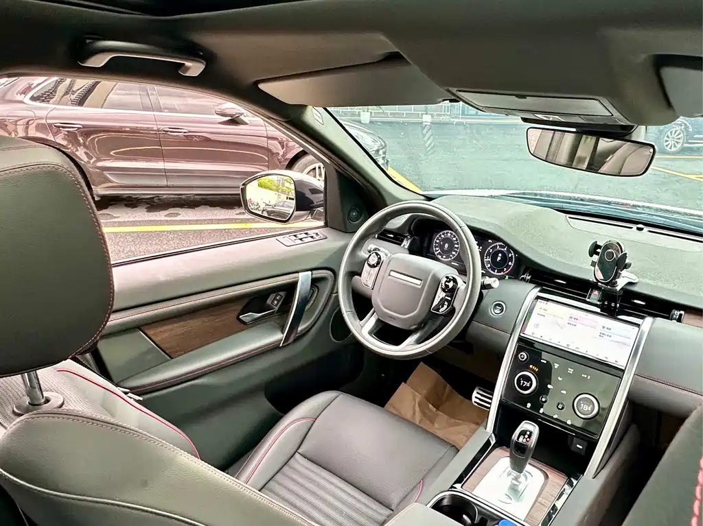 Land Rover Discovery Sport — миниатюра 25