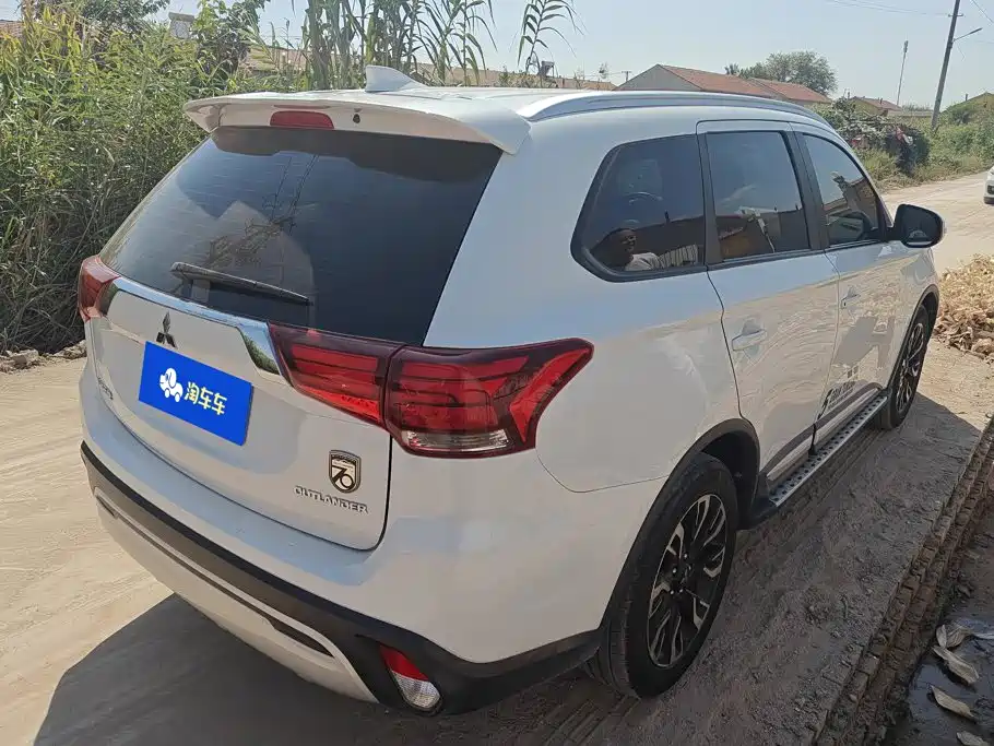 Mitsubishi Outlander — миниатюра 3