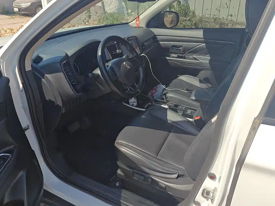 Mitsubishi Outlander — миниатюра 9