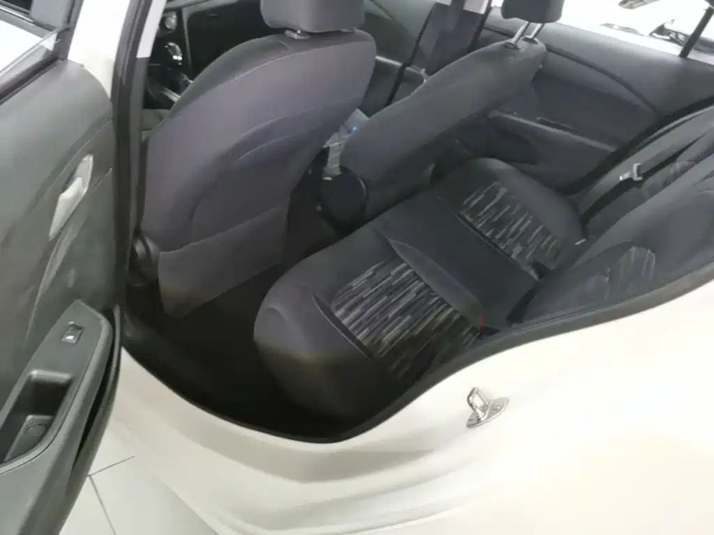 Chevrolet Cavalier — миниатюра 17