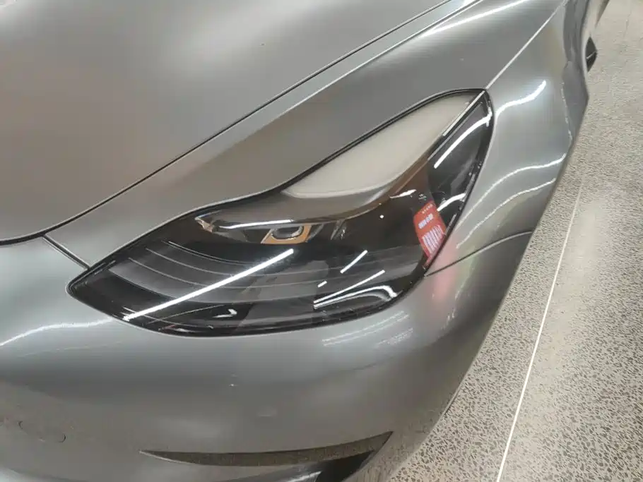 Tesla Model 3 — миниатюра 5