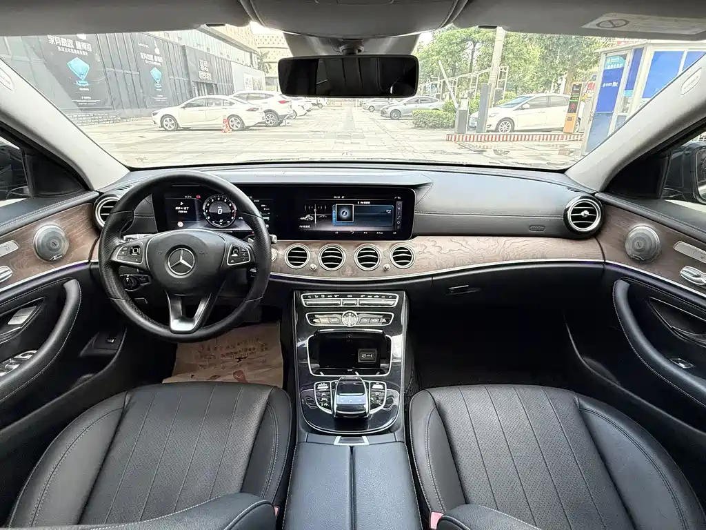 Mercedes-Benz E-Class — миниатюра 6