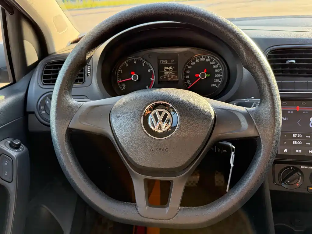 Volkswagen Polo — миниатюра 8