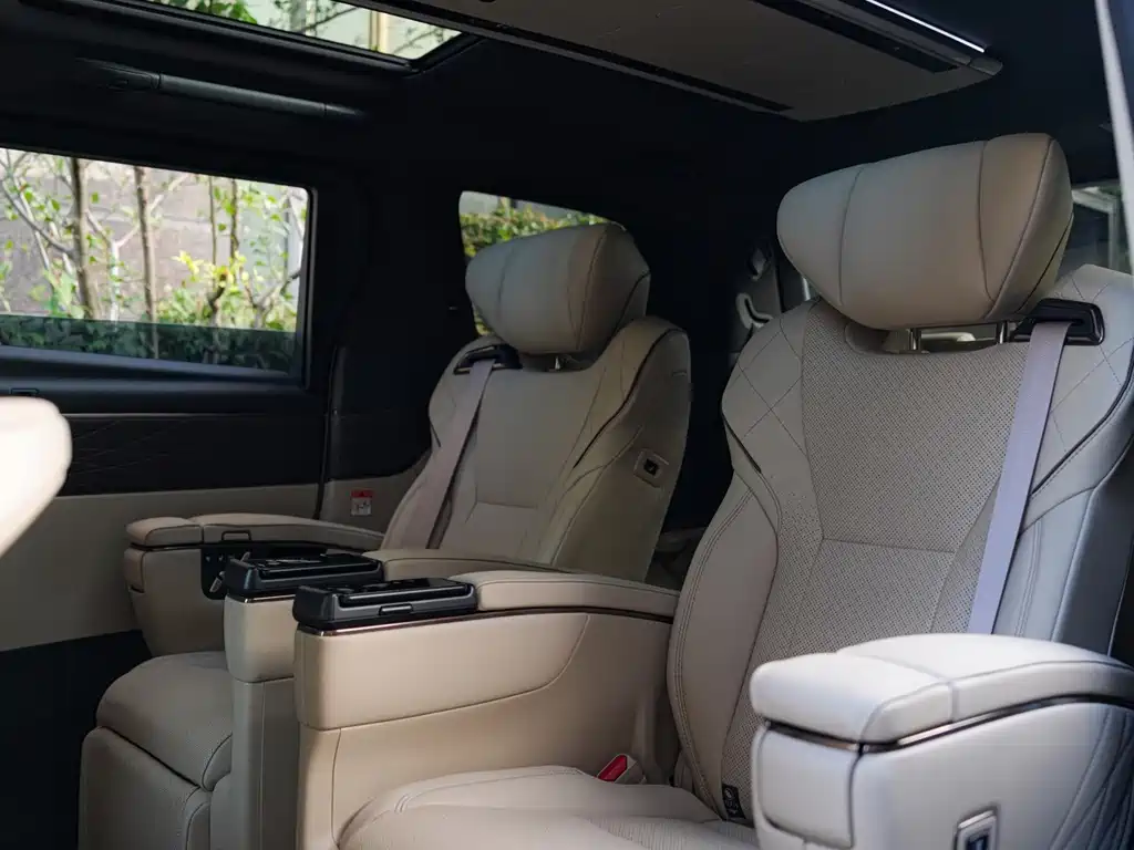Toyota Vellfire — миниатюра 12