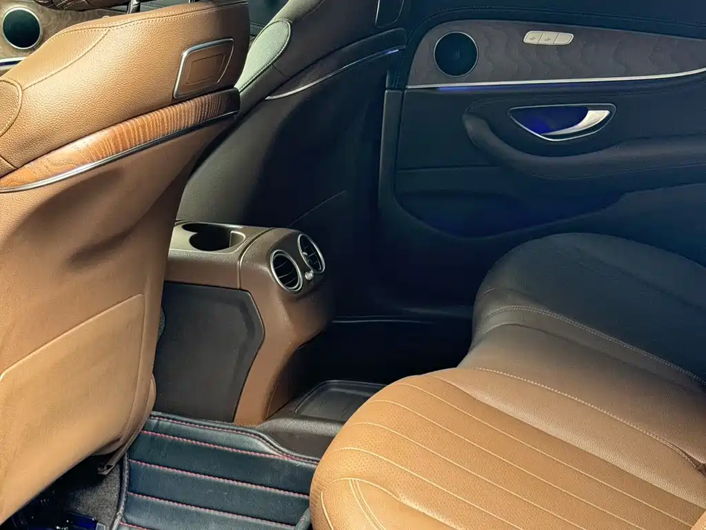 Mercedes-Benz E-Class — миниатюра 5