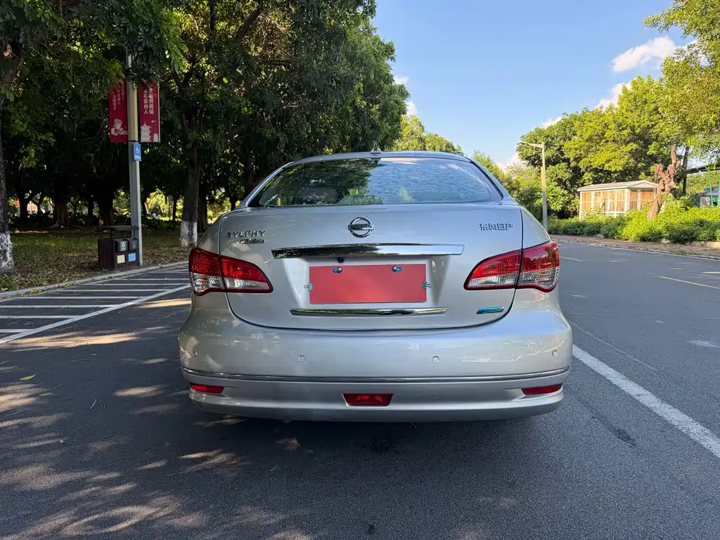 Nissan Sylphy 2012 1.6XE MT Comfort