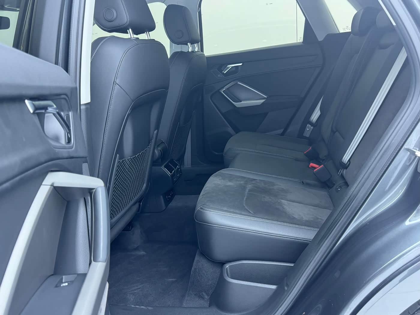Audi Q3 1.4 л 2022 г. Серебристо-серый, пробег 25000 км