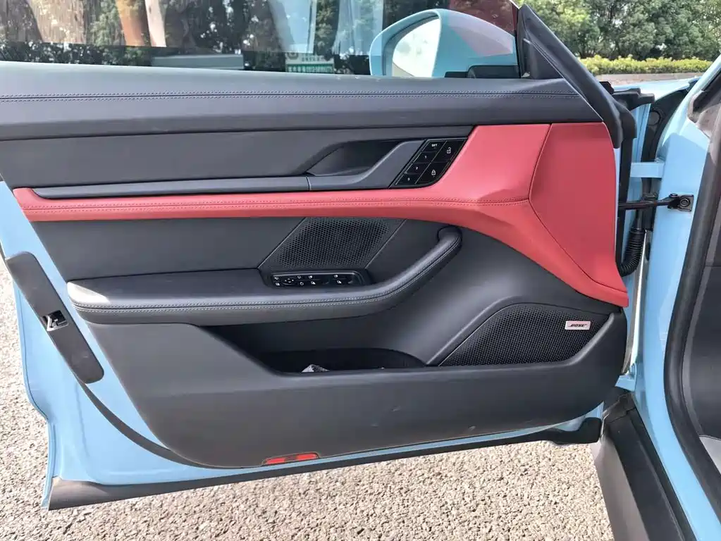 Porsche Taycan — миниатюра 10