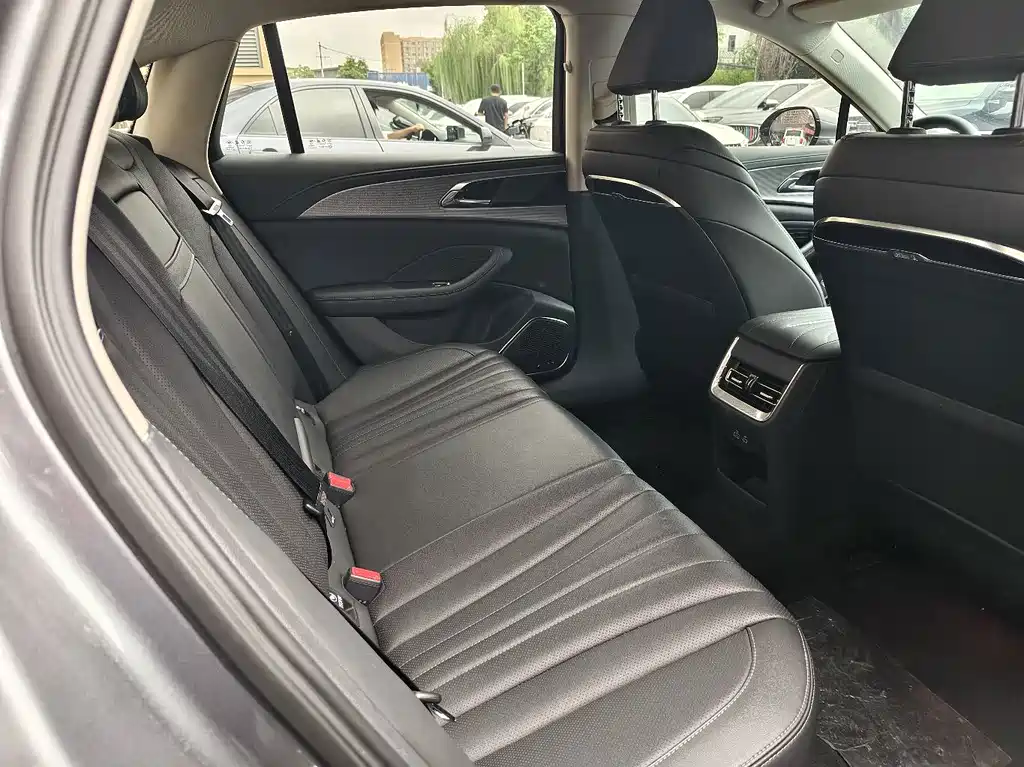 Hongqi Hongqi H5 — миниатюра 10