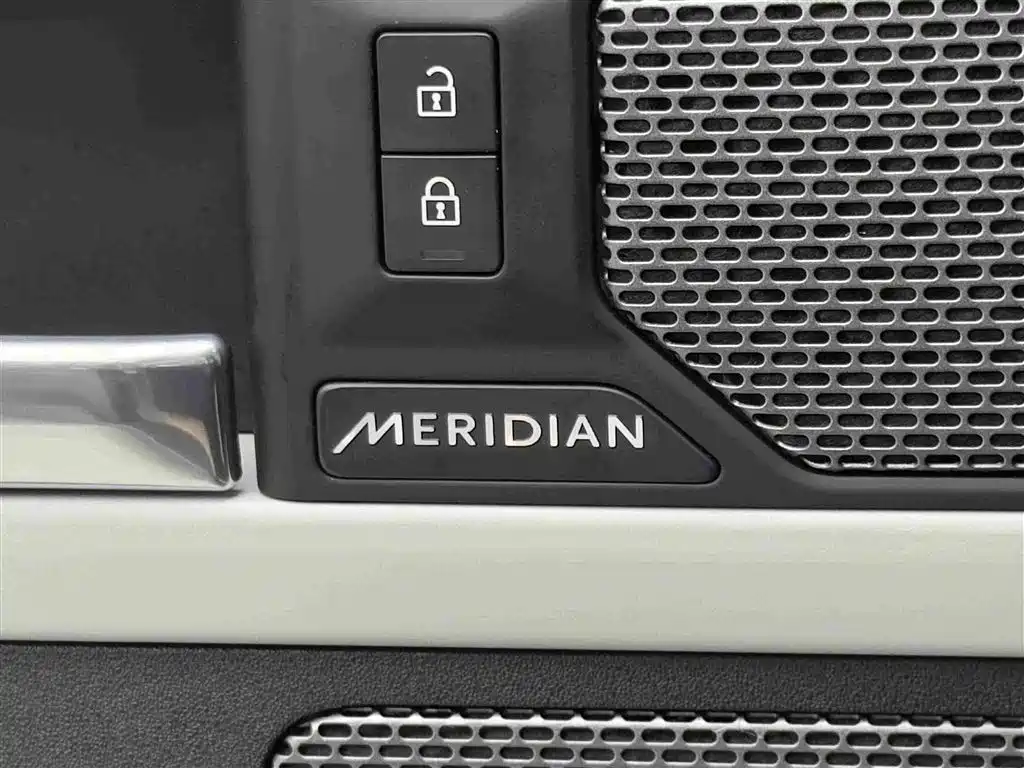 Land Rover Defender — миниатюра 15