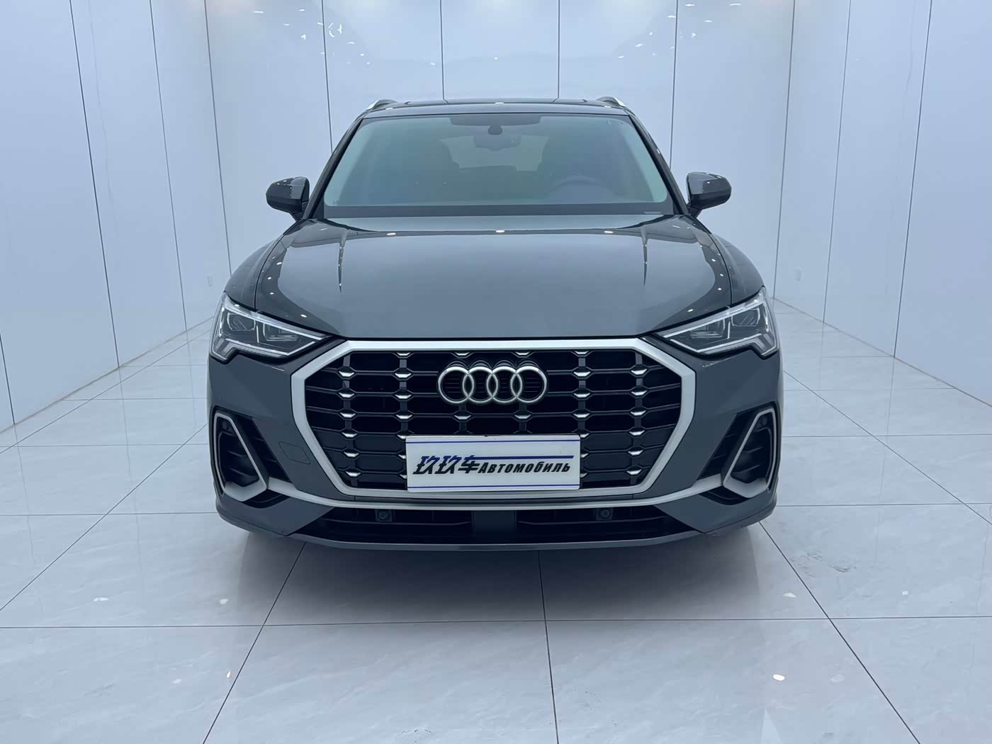 Audi Q3 1.4 л 2022 г. Серебристо-серый, пробег 25000 км