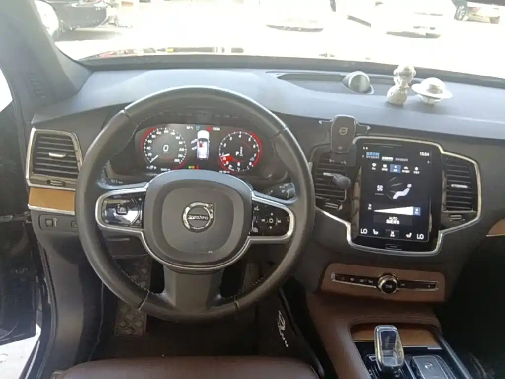 Volvo XC90 — миниатюра 11